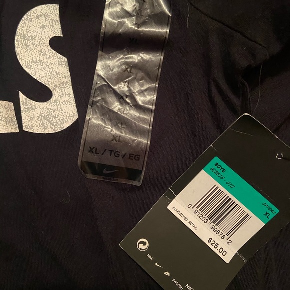 Nike Shirt - Picture 3 of 3